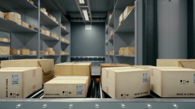 Depo taşıma bantları üzerinde 