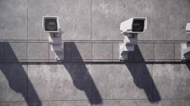 Güvenlik kameraları gri beton duvara monte edilmiş. Ultra HD 4K animasyonu.
