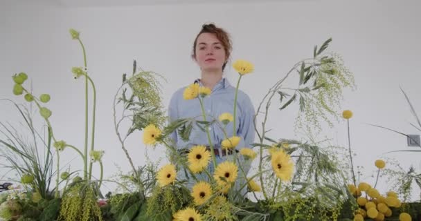 Female Doing New Bouquet Florist Makes Floral Oasis Girl Working — Wideo stockowe