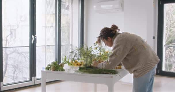 Female Doing New Bouquet Girl Working Flower Shop Studio Female — Video
