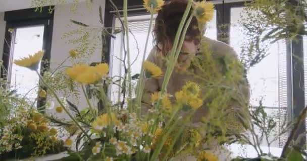 Female Doing New Bouquet Florist Makes Floral Oasis Girl Working — Video