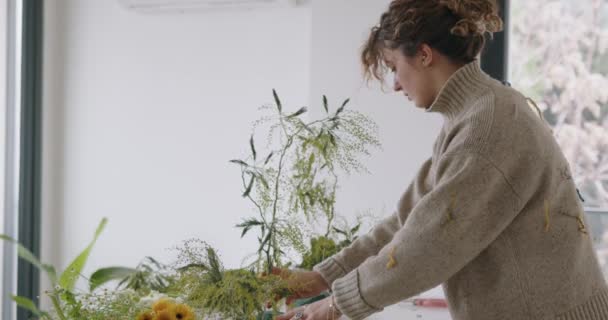 Female Doing New Bouquet Girl Working Flower Shop Studio Female — Video