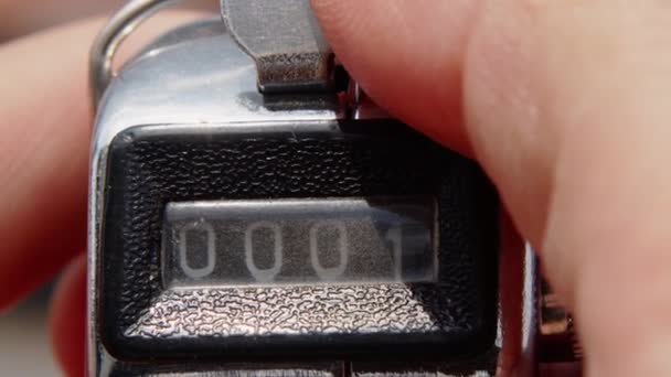 手握计数器 计数器 计数器 高质量的4K镜头 — 图库视频影像