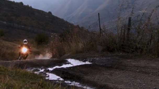 Heart Pounding Race Dusty Mountain Road Riders Showcase Only Technical — Stock Video