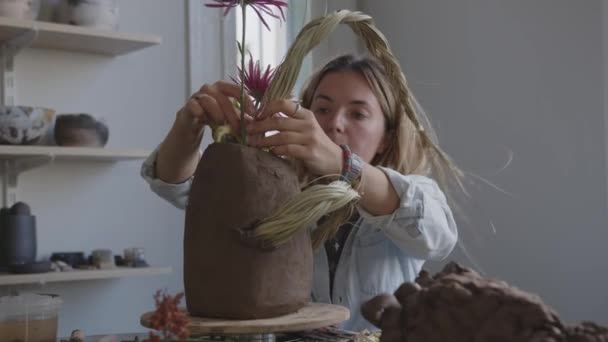 Embarquez Pour Voyage Découverte Artistique Tant Artiste Féminine Intrépide Milieu — Video