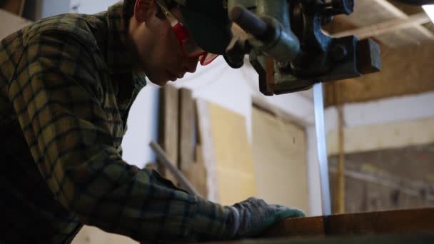 Bridging Two Worlds Farmer Craftsman Inglês Testemunhe Arte Homem Com — Vídeo de Stock
