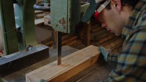 Bridging Two World Farmer Craftsman Testimoniare Arte Uomo Camicia Quadri — Video Stock