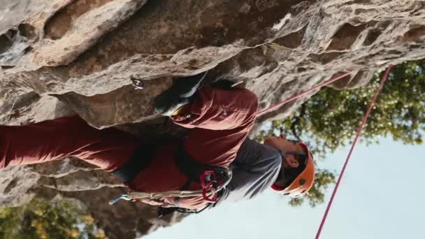 Upside Gripping Tightly Craggy Rock Face Climber Red Pants Grey — Stockvideo