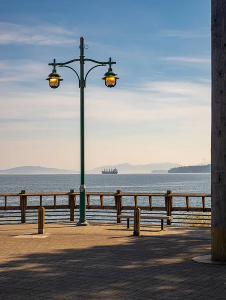 Glowing Street Lamp Harbour Vancouver Island View Pier Nobody Travel — Stock Photo, Image