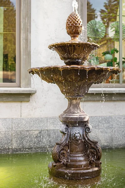Fuente Agua Exterior Para Decoración Del Jardín Hermosa Fuente Estilo — Foto de Stock