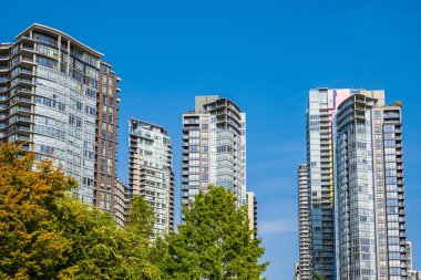 Vancouver 'daki modern apartmanlar. Vancouver House gökdelen merkezi, BC Vancouver 'daki modern mimari, Kanada-14 Ekim 2022. Seyahat fotoğrafı.