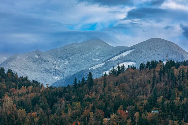 Follaje Otoño Primera Nieve Las Montañas Columbia Británica Bosques Canadienses — Foto de Stock