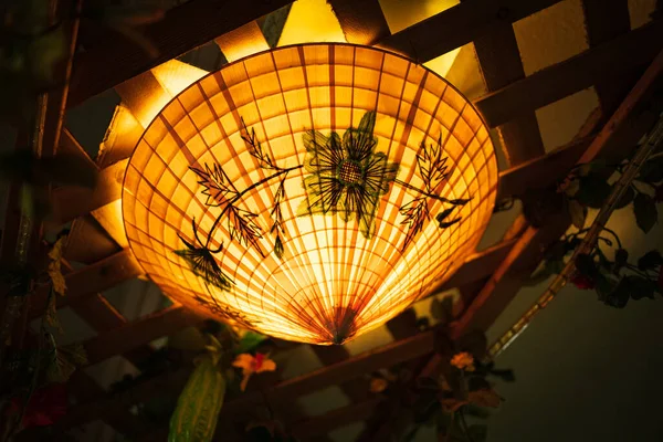Lanterna Soffitto Tessuto Bambù Stile Tradizionale Asiatico Lanterne Cinesi Durante — Foto Stock