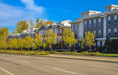 Yerleşim alanlarının yeni Güzel Ev Dış Tasarımı. Vancouver 'da yeni modern evler. Kanada modern konut mimarisi. Sokak fotoğrafı