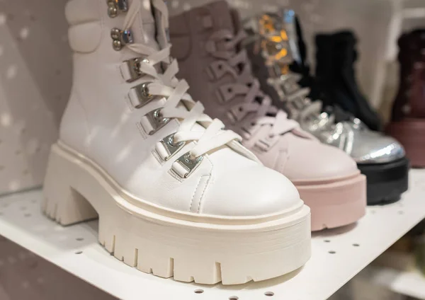 Sepatu Mode Wanita Tumit Renda Sepatu Musim Gugur Musim Dingin — Stok Foto