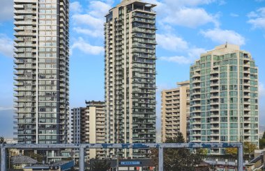 Lüks bir daire, apartman daireleri. Büyük Vancouver. Richmond şehri. Vancouver Bunaby Richmond, Kanada-20 Ekim 2023 tarihleri. Seyahat fotoğrafı, sokak manzarası, hiç kimse
