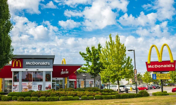 Mcdonald Restaurant Surrey Kanada Mcdonald Filialen Sind Stunden Geöffnet Bau — Stockfoto