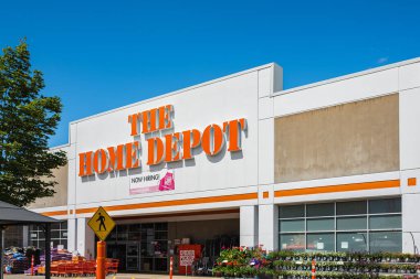 Home Depot mağaza önü Surrey BC Kanada 'da. Home Depot, ABD ve Kanada 'daki en büyük Home Improvement Retailer ve inşaat ürünleri ve hizmetleridir.