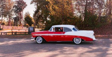 Vancouver Canada sokaklarında 1950. caddeden klasik Chevrolet Bel Air. Chevrolet Bel Air, yıl 1957, 50 'ler, klasik Amerikan arabası, Sonbahar Yolu 8 Eylül 2023