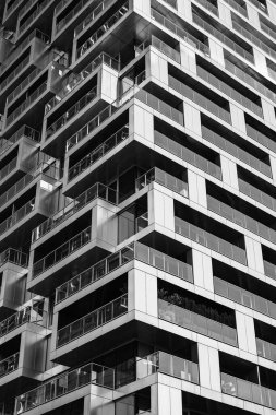 Gökdelenleri olan şehir silueti. Vancouver Kanada 'daki yüksek binalar. Siyah beyaz fotoğraf. Binanın güzel modern mimarisi. Açısal yapıya sahip modern mimari fotoğrafları