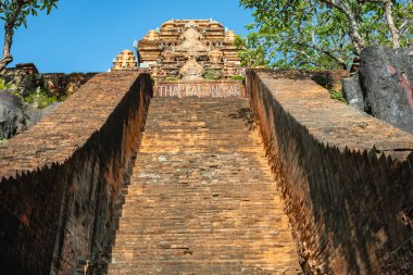 Nha Trang, Vietnam 'daki Po Nagar Cham Kuleleri. Thap Ba Po Nagar, Nha Trang şehrinde bir Cham tapınağı kulesidir. Mimari kompleks Po Nagar Cham kuleleri. Seyahat fotoğrafı, kimse yok.