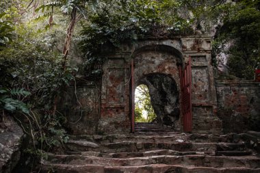 Da Nang, Vietnam Mermer Dağı Da Nang, Vietnam. Büyüleyici mermer dağ. Heykeller, mağaralar, tapınaklar ve oymalar.
