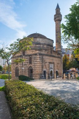 Arnavutluk 'un Vlore Center kentindeki Muradie Camii' nin dış manzarası. Muradie Camii, Arnavutluk 'un Vlore kentinde bulunan bir 16. yüzyıl tarihi camii..