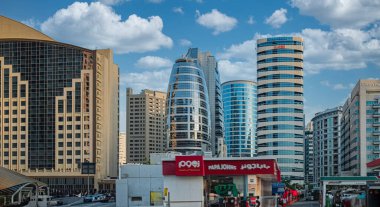 Abu Dabi, Birleşik Arap Emirlikleri Gökdelen Merkezi. Dubai 'deki en yüksek binalar. Birleşik Arap Emirlikleri 'nin en yüksek binası. Dubai şehir merkezi manzarası. 28 Ocak. 20