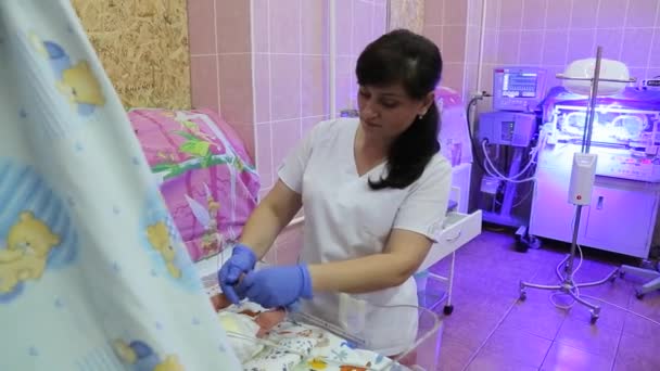 Kharkiv Ukraine Sierpnia 2022 Jednostka Okołoporodowa Inkubator Dla Noworodków Wcześniaków — Wideo stockowe