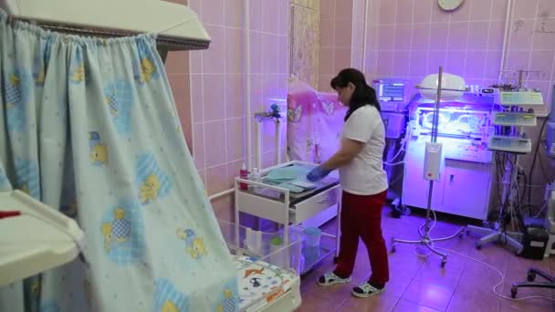 Kharkiv Ukrajina August 2022 Oddělení Postintenzivní Péče Novorozence Ošetřování Nedonošených — Stock video