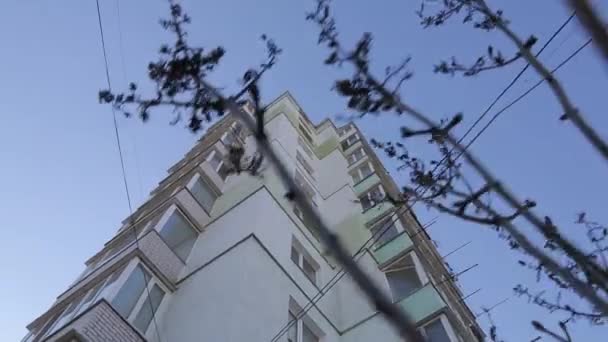 Apartman Binası Bir Apartmanın Dış Cephesinin Izolasyonu Aşağıdan Yukarıya Bak — Stok video