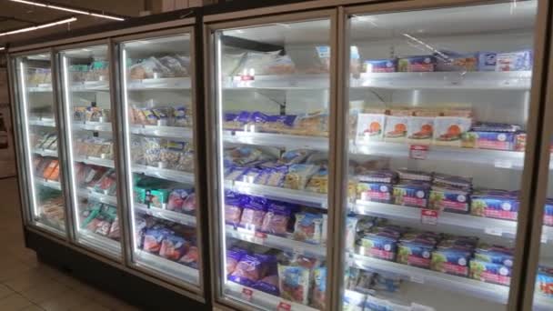 Kyiv Ukraine Ocak 2022 Süpermarkette Yiyecekleri Olan Buzdolabı Ticari Soğutma — Stok video