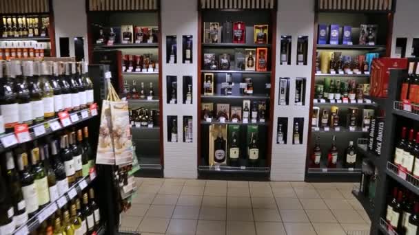 Kyiv Ukraine Ocak 2022 Bir Süpermarketin Alkol Bölümü Süpermarket Hipermarket — Stok video