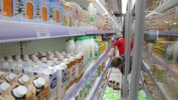 Kyiv Ukraine Ocak 2022 Açmadan Önce Süpermarketteki Gıda Ürünlerinin Yerleşimi — Stok video