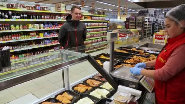 Kyiv Ukraine Ιανουαριου 2022 Τμήμα Προϊόντων Κρέατος Και Ιδίων Προϊόντων — Αρχείο Βίντεο