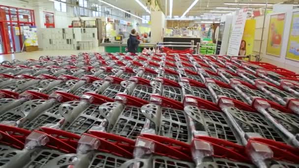 Kyiv Ukraine January 2022 在超市开张前的销售室 超级市场 超级商店 超级市场开幕前的购物车 — 图库视频影像