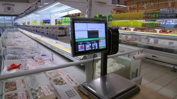 Kyiv Ukraine 2022年1月15日 スーパーマーケット ハイパーマーケット スーパーストア スーパーの食品と冷蔵庫 — ストック動画