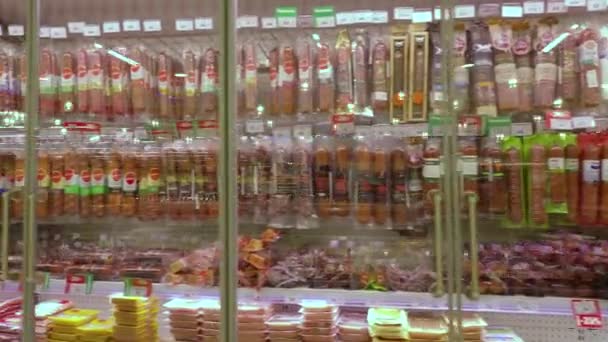 Kyiv Ukraine Janeiro 2022 Frigoríficos Com Alimentos Supermercado Salão Supermercado — Vídeo de Stock