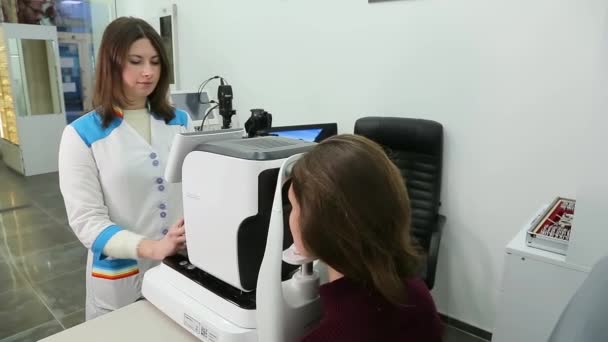 Kyiv Ukraine January 2022 Eyeglasses Selection Modern Diagnostic Equipment Ophthalmic — Wideo stockowe