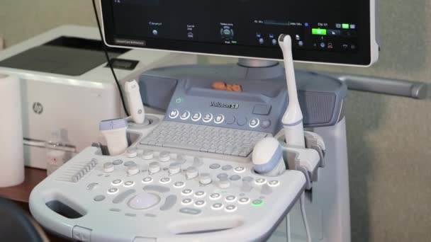 羊水検査だ 羊水検査だ 妊婦の胎児の超音波検査 超音波スキャナー — ストック動画