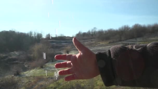 春休み 屋根からの水の滴 — ストック動画