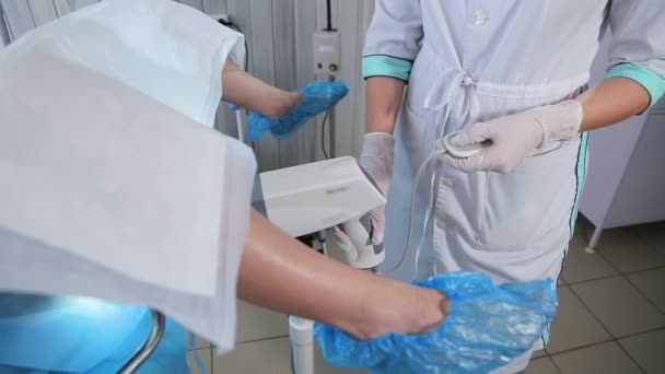 Jinekoloji Sandalyesi Ofis Histeroskopisi Jinekologdan Bir Kadın Check Için Geldi — Stok video