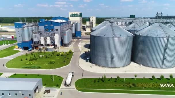 커다란 화강암 곡식을 우유를 생산하는 제품을 가공하는 Feed Mill 입니다 — 비디오