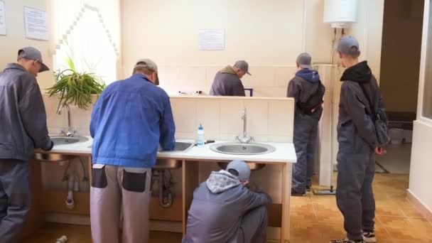 Vinnytsia Ukraine Mei 2023 Pelatihan Untuk Profesi Tukang Ledeng Perguruan — Stok Video