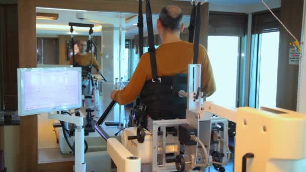 Stanbul Turkey Mayıs 2022 Tıbbi Robot Hokoma Tıbbi Yürüyen Robot — Stok video