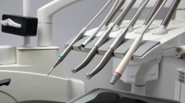 Diş hekimliği. Dişçilik malzemesi. Dişçi matkabı. Dişçinin işyeri. Diş hekimi şekillendirici..