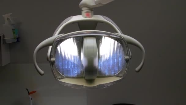 Studio Dentistico Attrezzature Odontoiatria Illuminazione Sul Posto Lavoro Del Dentista — Video Stock