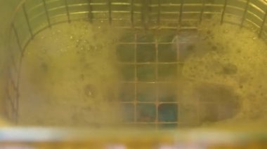 3 boyutlu bir yazıcıda diş kaplaması baskısı. Diş kliniğinde seramik protez üretimi. İmplantlar için seramik diş başlıkları. 