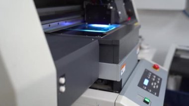 Çizer baskısı. Matbaa ve baskı hizmetleri. Çizer resmi yazdırır.