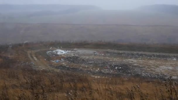 Müllhalde Unerlaubte Müllkippe Winter Nasser Schnee Fällt — Stockvideo